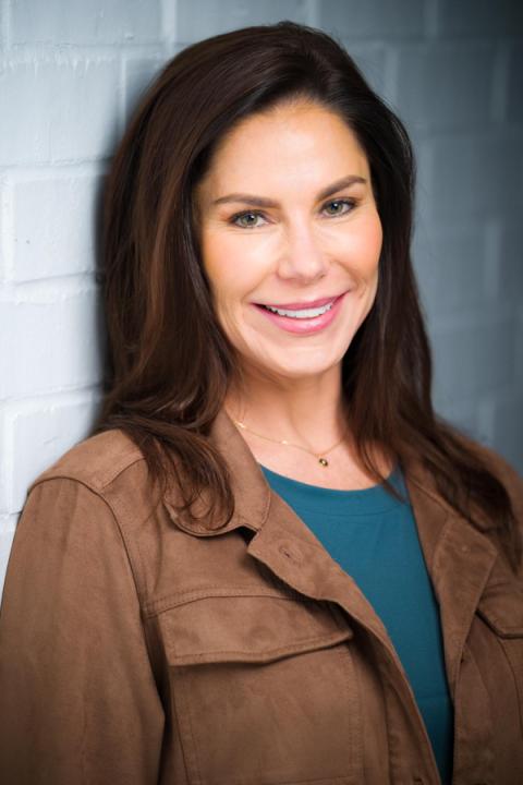 Headshot of Mandy Kay