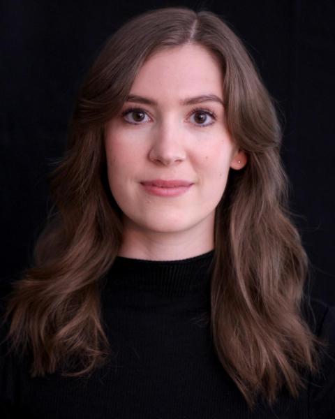 Julia Howard Acting Headshot