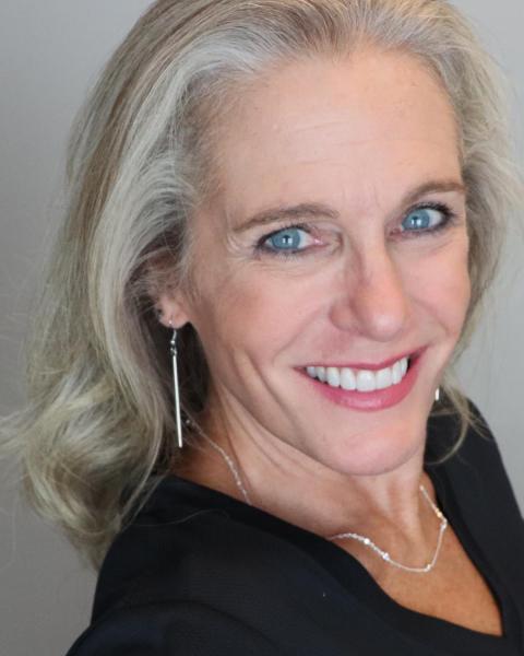 Laura Whitman-Qi Acting Headshot