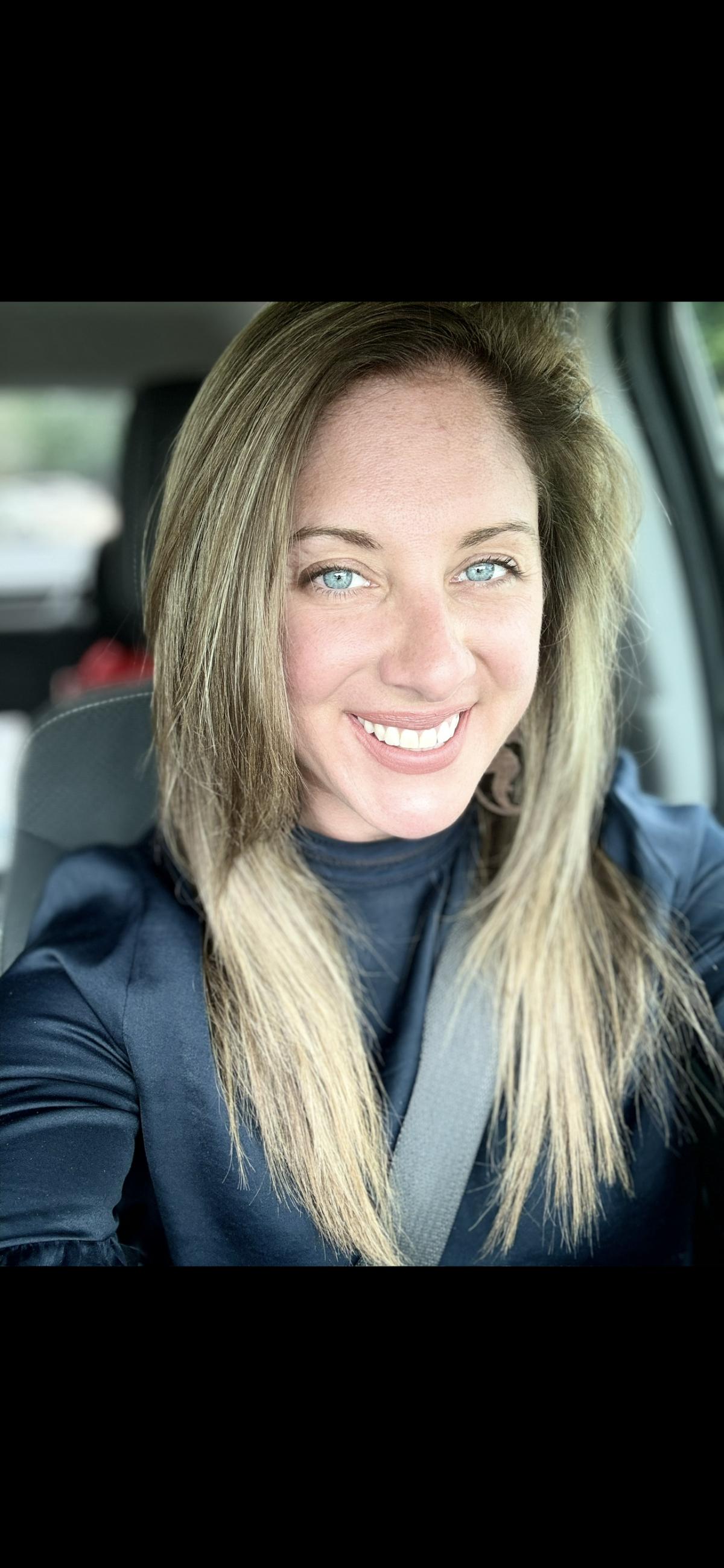 Elyse Larew 